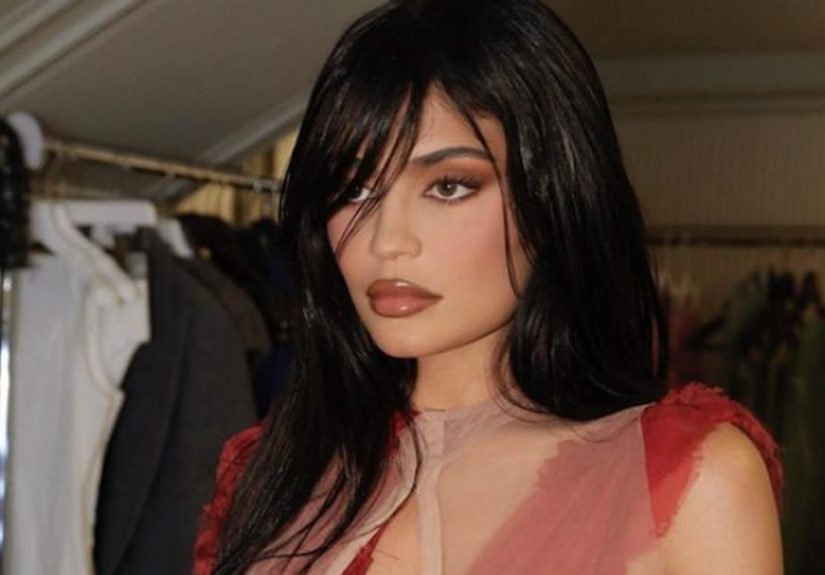 13 Celebrities With Chin Implants
