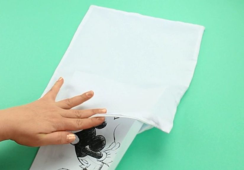 DIY Minnie and Mickey Decorative Pillow Covers