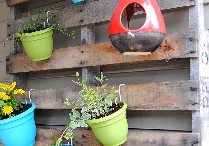 DIY: Vertical Pallet Garden with Colorful Pots