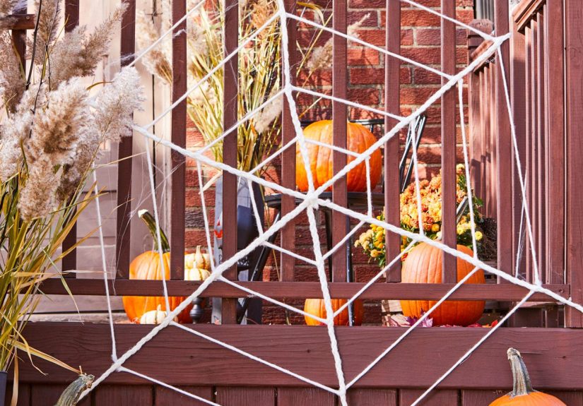 How to Make a Spiderweb with Yarn for an Easy Spooky Decoration