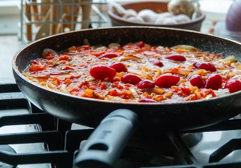 Spaghetti with Fresh Tomato Sauce recipe