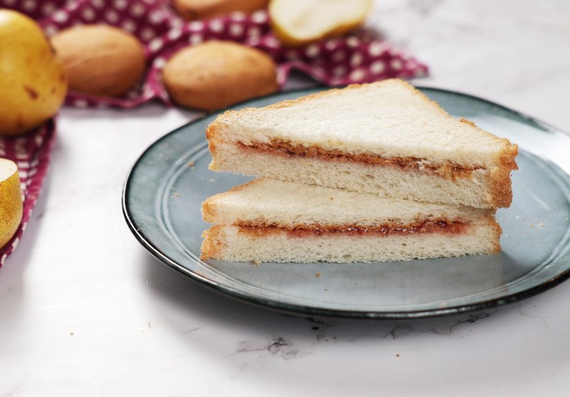4 Ways to Make a Jam Sandwich