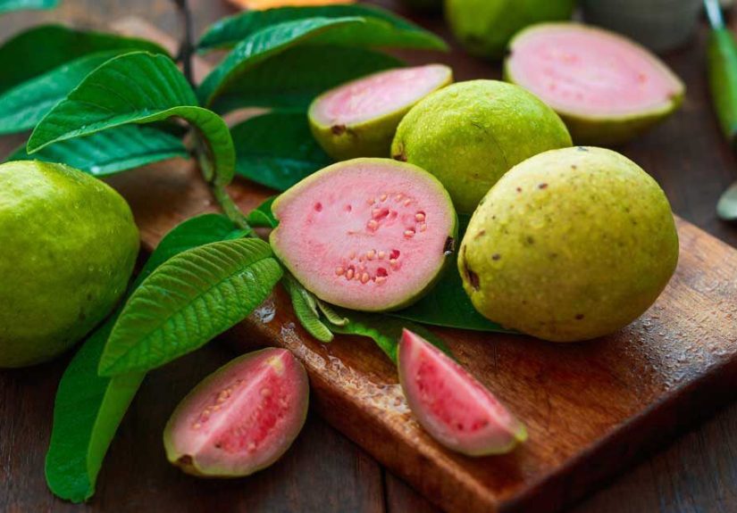 8 Health Benefits of Guava Fruit and Leaves