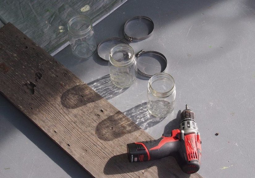 DIY Barn Wood Mason Jar Holder