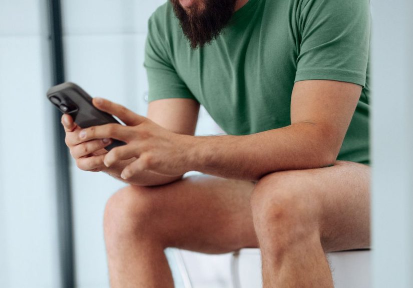 Scrolling While You Poop Raises Hemorrhoid Risk