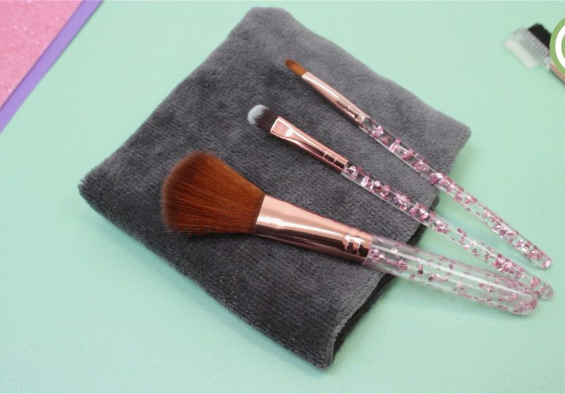 3 Ways to Clean Makeup Brushes with Alcohol