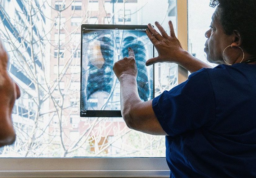 Bronchitis vs. pneumonia: Similarities and differences