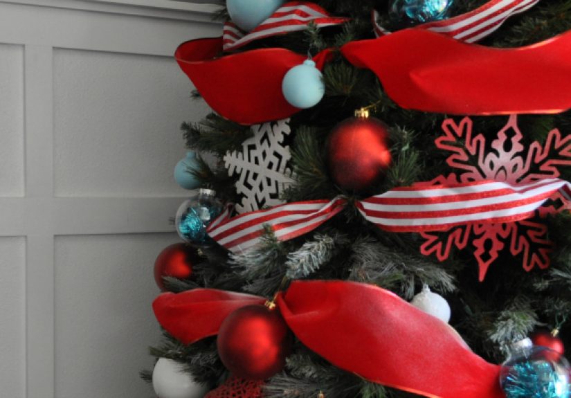 How to Decorate a Christmas Tree Like a Professional, but on a Budget