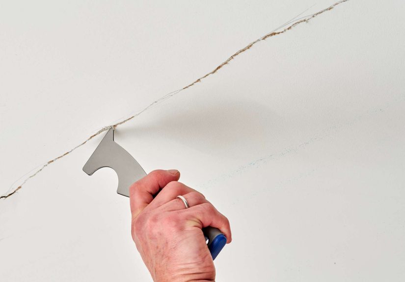 How to Fix a Crack in the Ceiling