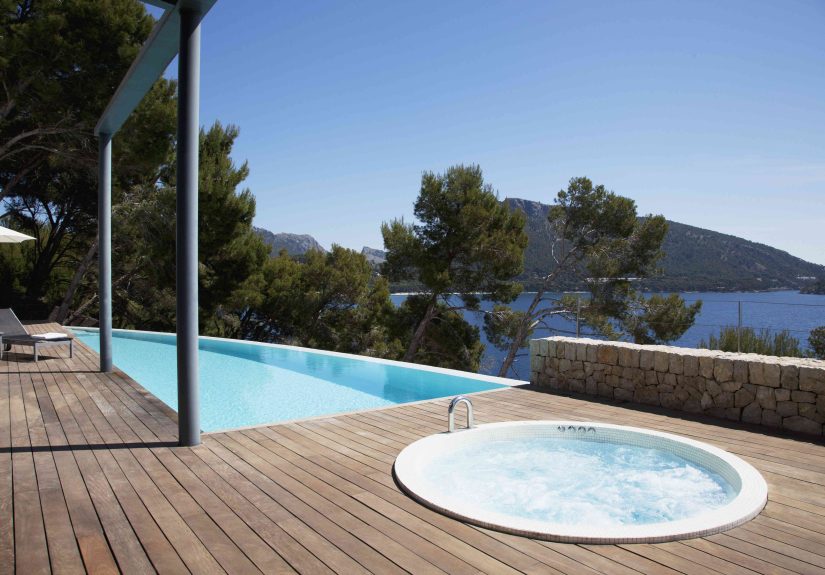 How to Take Care of Your Hot Tub So It Works Year-Round