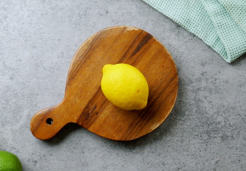 How to Use a Citrus Squeezer: 7 Steps