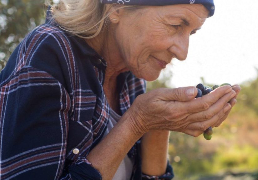 Hyperosmia: Symptoms, Causes, and Treatment