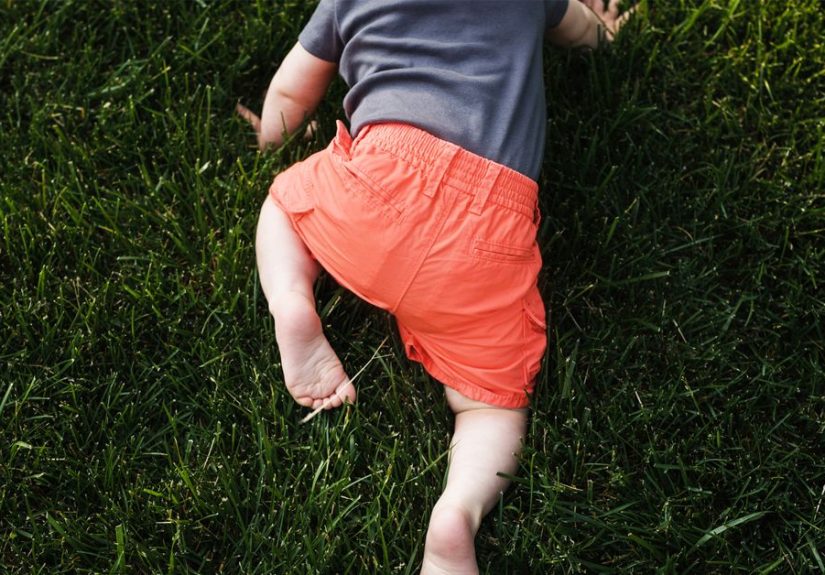 When Do Babies Crawl? Averages and If You Should Worry