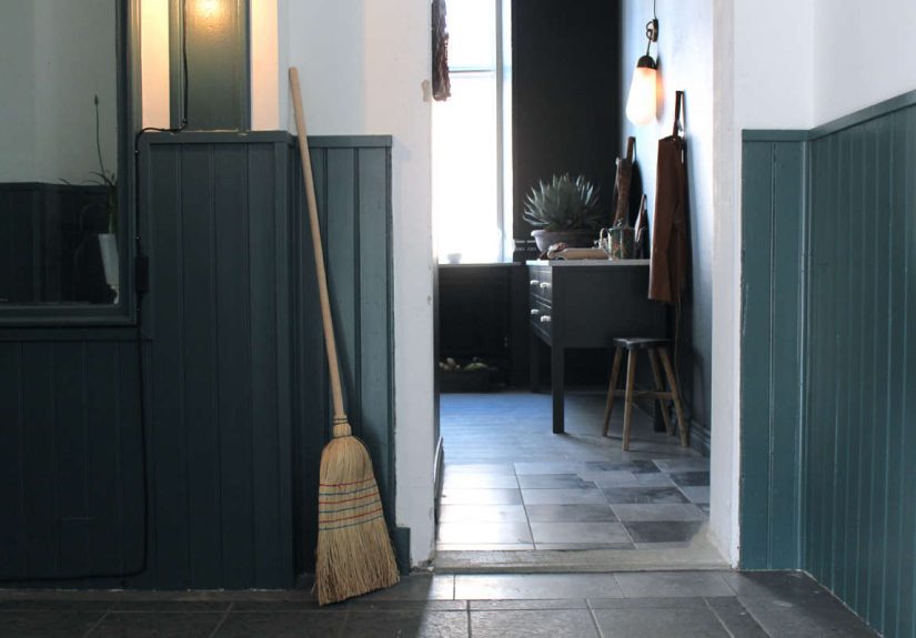A Quick Guide to Chair Rails, Picture Rails, and Wainscoting: Remodeling 101