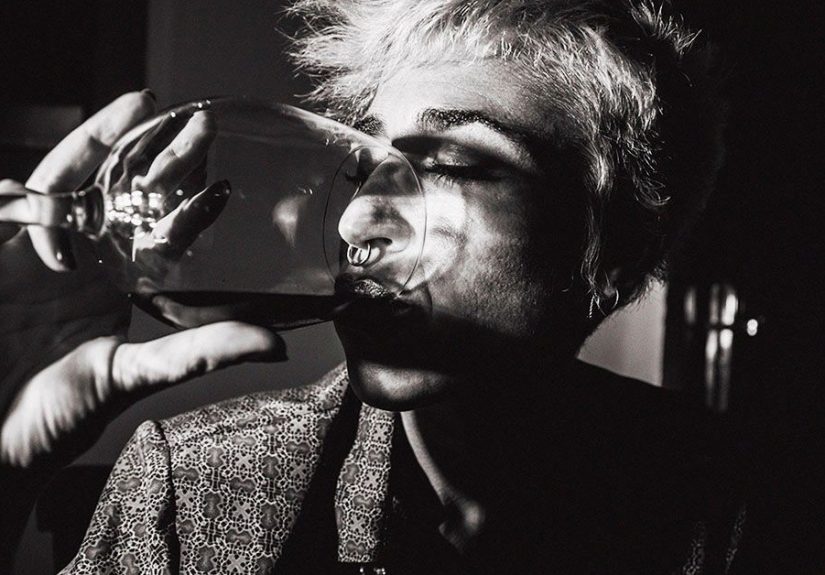Alcohol and prednisone: Are they safe to take together?