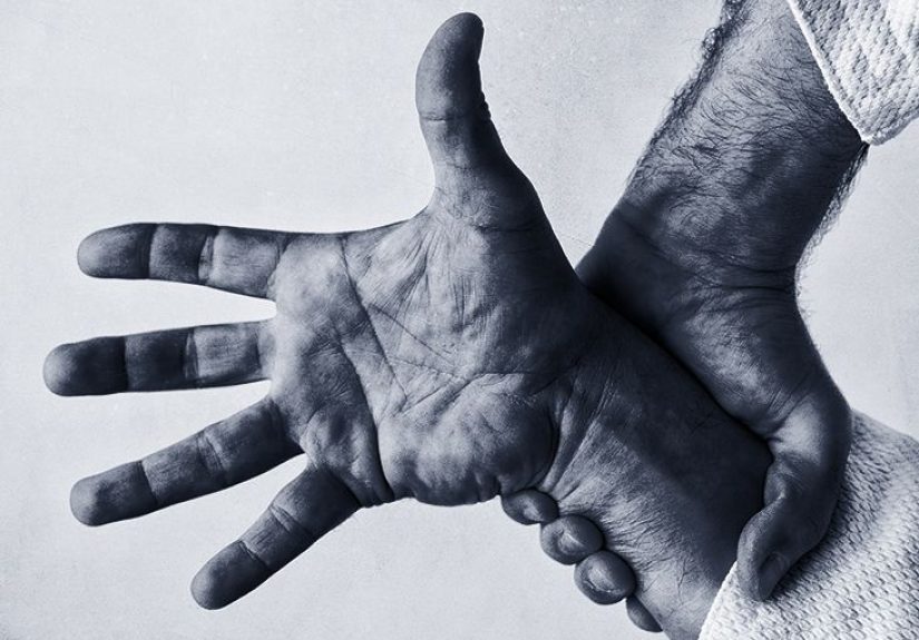 Wrist Pain: Causes, Symptoms, Diagnosis, and Treatment