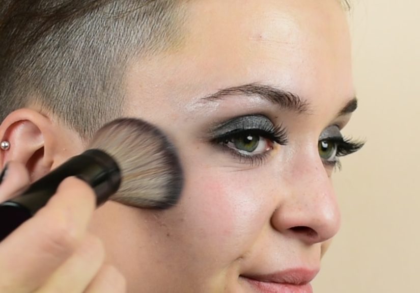 How to Do Black Smokey Eyes