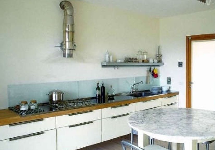 Kitchen: Glass Backsplash